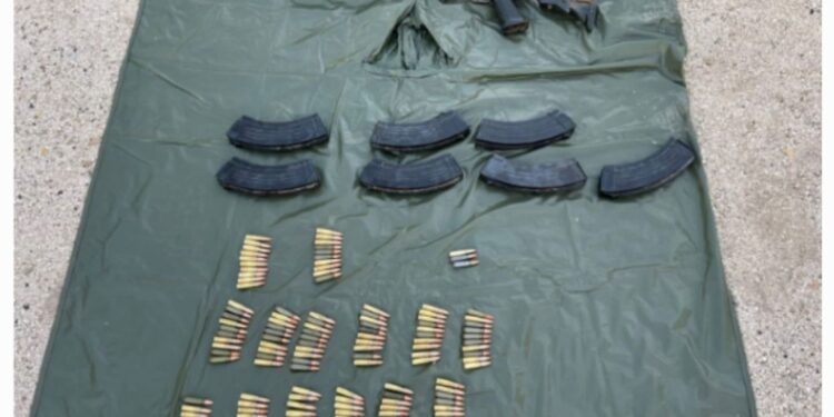 Tras agresión en Elota, Ejército Mexicano y Guardia Nacional aseguran un arma, cargadores y cartuchos