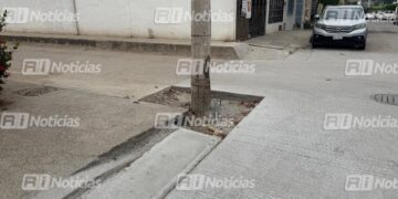 ¿Y el poste?; Gobierno Municipal permite circulación de calle recién pavimentada pero inconclusa