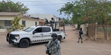 Ejecutan a dos jóvenes junto a campo deportivo en La Costera, en Culiacán