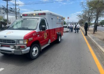Taxista atropella a peatón en el Libramiento Colosio frente a Valle Dorado