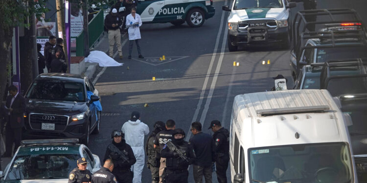 Sheinbaum pide responsabilidad y no especular sobre asesinatos de dos funcionarios cercanos a Clara Brugada