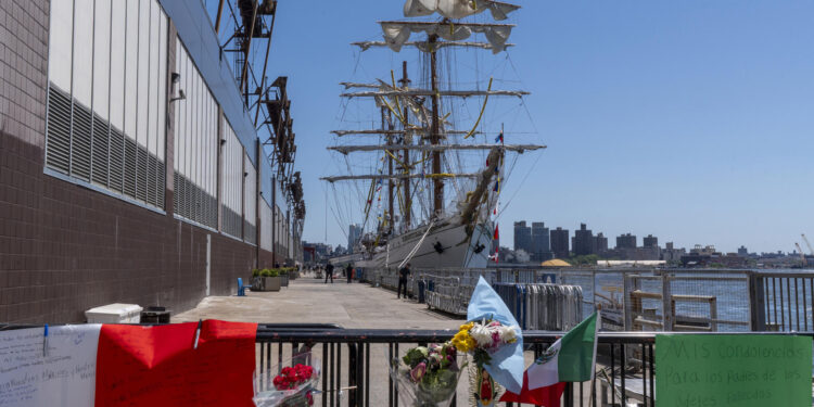 Piloto de EE.UU. controlaba al buque escuela Cuauhtémoc durante choque: Semar