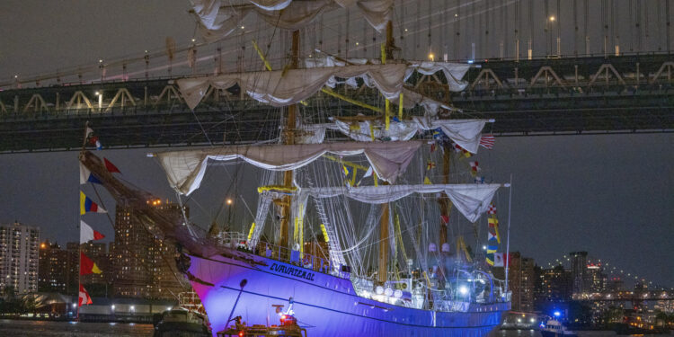 Sheinbaum envía condolencias a familiares de cadetes que murieron en accidente del buque escuela Cuauhtémoc