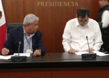 Video: Ciudadano se disculpa con Fernández Noroña en el Senado