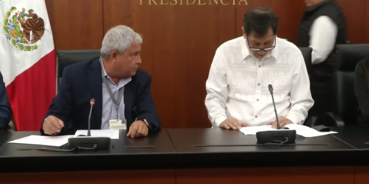 Video: Ciudadano se disculpa con Fernández Noroña en el Senado