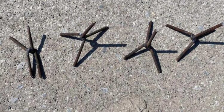 Ponchallantas en la Colosio, al sur de Mazatlán, fue por una persecución de Marinos