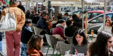 Menores tienden a imitar el patrón de consumo de alcohol de sus progenitores: esto dice un experto