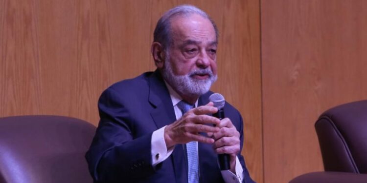 Carlos Slim se muestra optimista sobre el panorama económico de México, asegura Sheinbaum