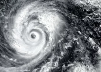 ¿Cómo se forman los huracanes y por qué son tan peligrosos?