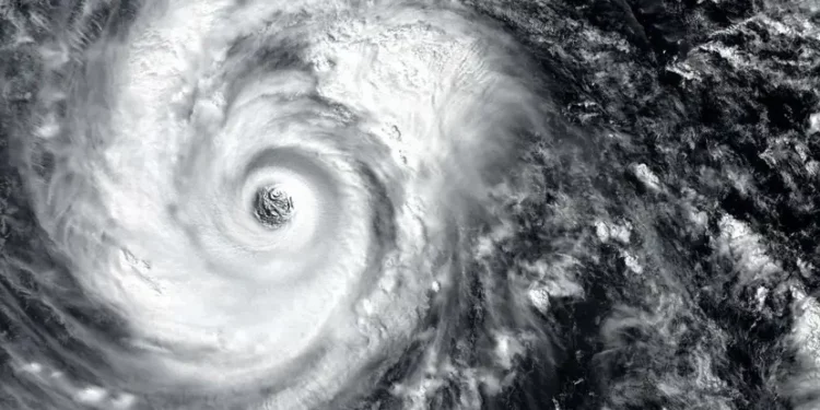 ¿Cómo se forman los huracanes y por qué son tan peligrosos?