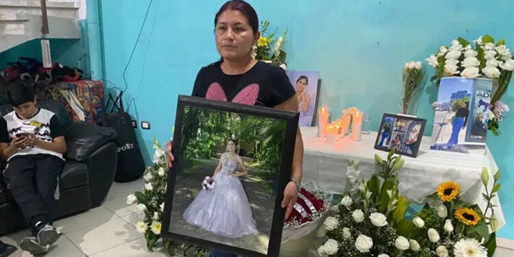 “Era una excelente niña, una guerrera”, dice madre sobre América Yamileth, cadete que murió en el buque Cuauhtémoc