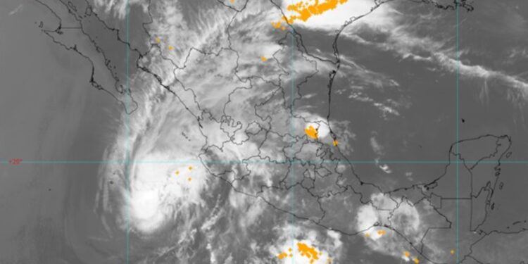 Tormenta tropical “Alvin” dejará lluvias muy fuertes en al menos tres estados