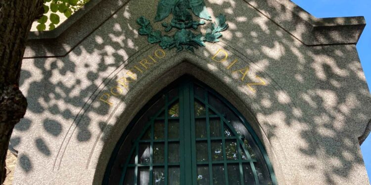 “Están bien en Francia”: INAH descarta repatriar restos de Porfirio Díaz