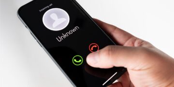 ¿Te llaman por teléfono para cobrarte? Profeco aclara si es acoso y cómo actuar