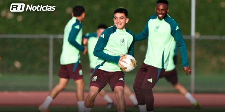 Gilberto Mora, oficialmente el jugador más jóven en debutar con México