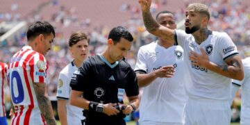 En el Atlético se quejan del árbitro mexicano