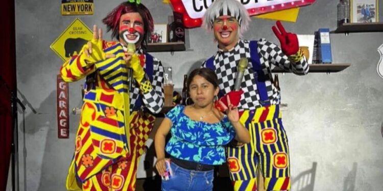 A un mes de la muerte de su bebé, Lupita TikTok es captada con Los Mesmos Show en baile