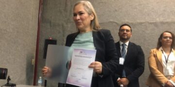 Exabogada de ‘El Chapo’ recibe constancia de mayoría como jueza