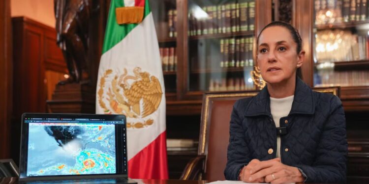 Claudia Sheinbaum informa el saldo del huracán Erick en el sur: Derrumbes, apagones y daños en hospitales