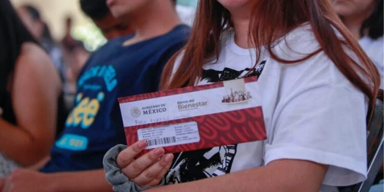 Beca Benito Juárez aclara hasta cuándo hará el próximo pago de mil 900 pesos a alumnos