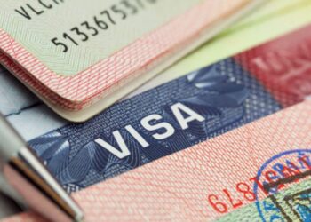 EE.UU. impone restricciones de visa a familias y colaboradores de narcos