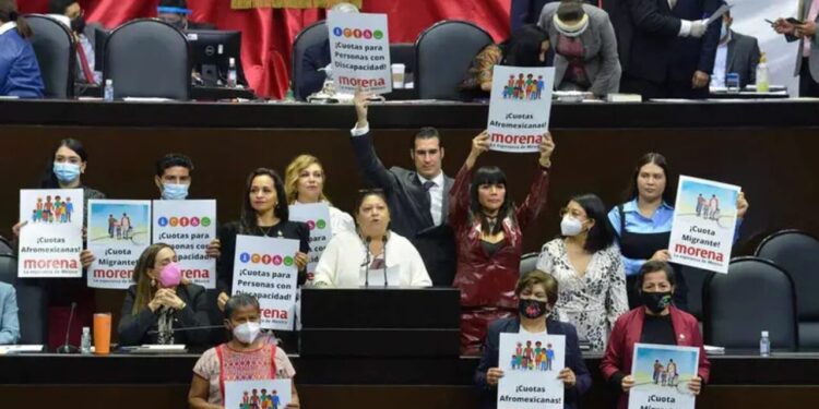 Diputada de Morena admite usar ChatGPT para legislar; “Actualícense, ignorantes”