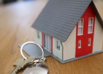 Concanaco-Servytur pide respetar la propiedad privada tras propuesta del Infonavit de regularizar viviendas invadidas