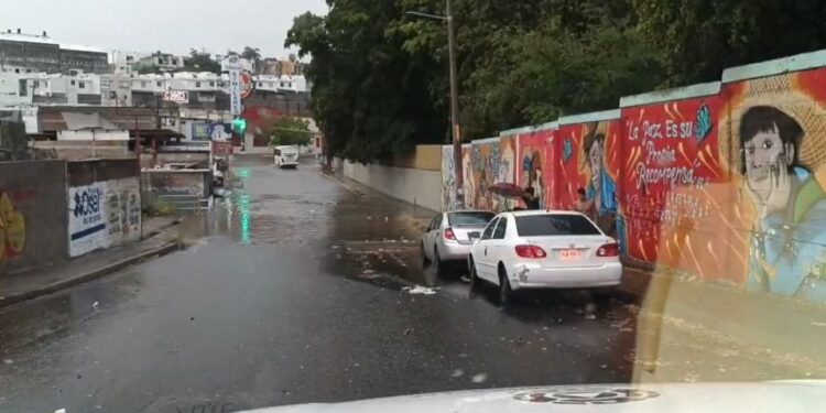 Primeras lluvias en Culiacán provocan cierre de vialidades