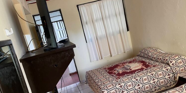 Balacera en hotel de Playa Sur deja un muerto y un herido