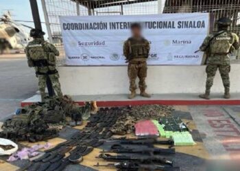 Detienen a un hombre y aseguran arsenal y vehículos en Mazatlán