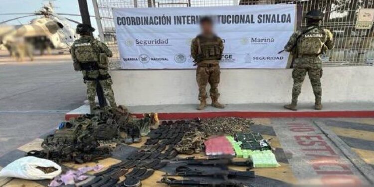 Detienen a un hombre y aseguran arsenal y vehículos en Mazatlán