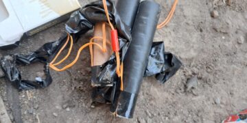 Arrojan presunta bomba a Policía de Investigación en Culiacán