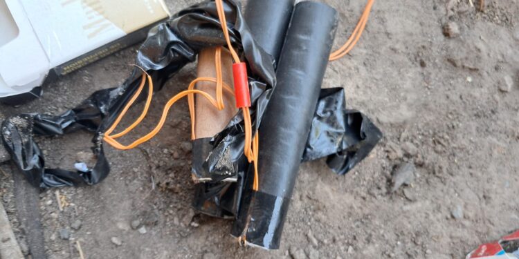 Arrojan presunta bomba a Policía de Investigación en Culiacán