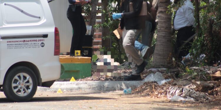 Localizan a hombre asesinado a balazos a espaldas de la avenida Clouthier en Costa Dorada