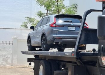 Tras persecución aseguran camioneta en Villas del Río, Culiacán