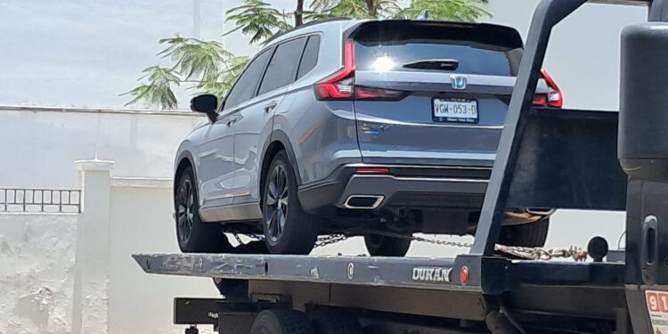 Tras persecución aseguran camioneta en Villas del Río, Culiacán