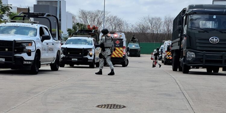Llegan dos ambulancias al operativo en el sector Los Ángeles al nororiente de Culiacán