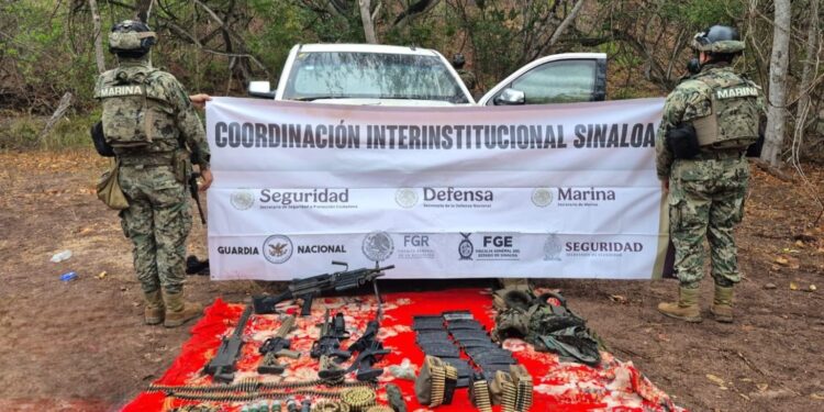 Fuerzas federales aseguran vehículos blindados, armas y equipo táctico en San Ignacio