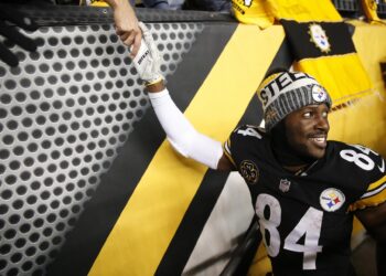 Antonio Brown, exestrella de la NFL, es buscado en EE.UU. por intento de asesinato