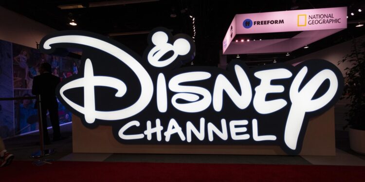 Disney despide a cientos de empleados para afrontar caída de la televisión tradicional
