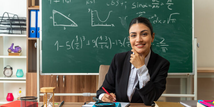 ¿Cuáles son las diferencias entre un maestro y pedagogo?