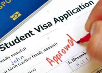 Política migratoria de EU golpea visa estudiantil; afecta el intercambio de alumnos