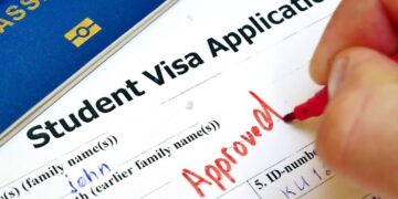 Política migratoria de EU golpea visa estudiantil; afecta el intercambio de alumnos