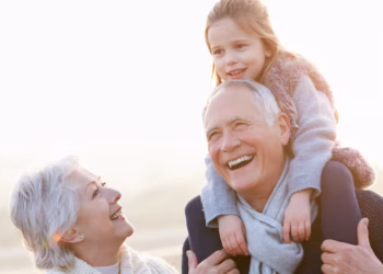 ¿Cuándo es el Día Internacional del Abuelo?; descubre por qué se celebra en México en una fecha distinta