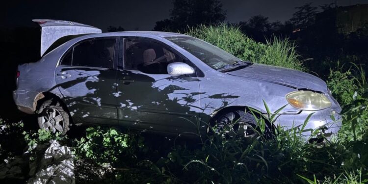 Aseguran vehículo con 12 artefactos explosivos en Los Lirios, Culiacán