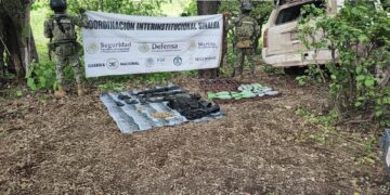 Aseguran fuerzas federales arsenal y vehículos blindados en la zona serrana de Cosalá
