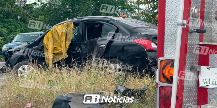 Mujer pierde la vida en la carretera México 15, al sur de Mazatlán; la víctima iba saliendo del panteón