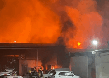 “Megaincendio” consume bodegas en el sector Aeropuerto de Culiacán; evacuan a más de 120 personas