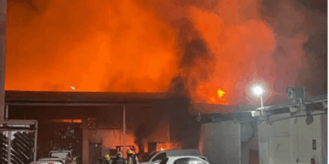 “Megaincendio” consume bodegas en el sector Aeropuerto de Culiacán; evacuan a más de 120 personas