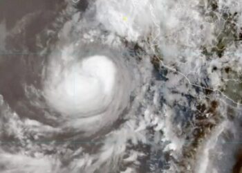 “Flossie” se degrada a huracán categoría 2, ¿Seguirá afectando a México?